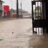 Наводнения в Ангола взеха 40 жертви, най-малко 9 души са в неизвестност (ВИДЕО)