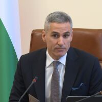 Андрей Гюров: Не можем да позволим на хората да избират между гласа си и топлия обяд