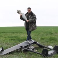 „Като долетят дроновете, карам трактора към горската ивица. Там не могат да ме ударят“