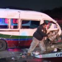 Шестима ранени след като микробус се преобърна на магистрала (ВИДЕО)