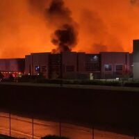 „Трябваше да ни платите достатъчно, за да живеем“: Работник изпепели склада на шефа си (СНИМКИ, ВИДЕО)