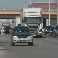 Празничният трафик: Над 190 хил. автомобила напускат столицата, полицията на крак