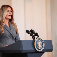 Мелания за твърденията, че Епстийн я е запознал с Доналд Тръмп: Злобни опити за опетняване на репутацията ми  