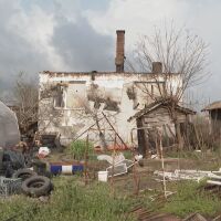 В знак на благодарност: Семейството, оцеляло в огнен ад, дарява реколтата си