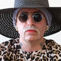 Трансджендър десен екстремист, осъден в Германия, е заловен в Чехия, атакувал ЛГБТ и ги наричал „паразити на обществото“