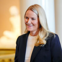 Норвежката престолонаследничка се появи публично с апарат за дишане (СНИМКИ)