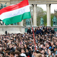 Целият свят следи отблизо изборите в Унгария: Идва ли краят на ерата „Орбан“?