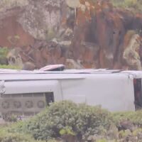 Един загинал и 27 в болница след тежка катастрофа с автобус (ВИДЕО)