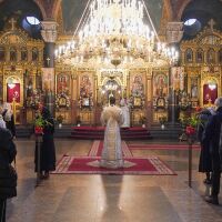 В „Света Неделя“ бе отслужена Василиева литургия за Велика събота (СНИМКИ)