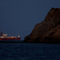 Военните на САЩ разчистват Ормузкия проток