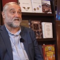 "Любовта може да открие пространство между живота и смъртта": Среща с Александър Секулов на Великден!