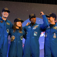 "Свързани сме завинаги": Астронавтите от "Артемис II" с първа публична поява, след като се върнаха на Земята 