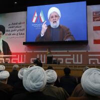 Лидерът на „Хизбула“ призова Ливан да отмени преговорите с Израел във Вашингтон