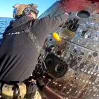 Вижте първите моменти на екипажа на Артемис II, след като падат във водата (ВИДЕО)