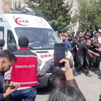 Осмокласникът, убил четирима в училище в Турция, е мъртъв. Полицията задържа баща му