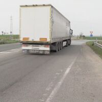 Опасно кръгово кръстовище в Ямболско: „Превърна се в алея на смъртта“, „тирове минават като джигити“ 