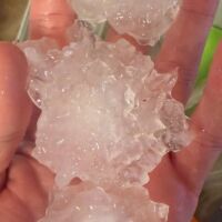 Градушка, колкото топка за голф, удари САЩ, разби прозорци и покриви на къщи (ВИДЕО, СНИМКИ)