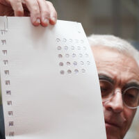 ЦИК показа шаблона за незрящи и склада, в който се съхраняват машините (СНИМКИ)