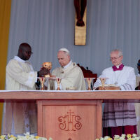 Папа Лъв XIV отслужи литургия пред 120 000 души в камерунския град Дуала