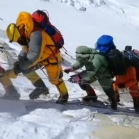 Фалшиви спасителни операции на Еверест: Мащабно разследване разкри шокираща схема 