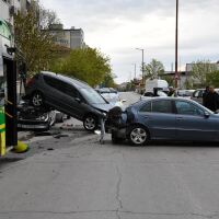 Зрелищна верижна катастрофа в Хасково, причинена от автобус на градския транспорт (СНИМКИ)