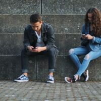 Строг контрол на социалните мрежи: Забранен достъп за непълнолетни в Гърция 