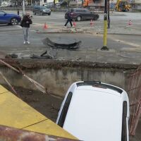 Двама са пострадалите при катастрофата в Шумен, при която кола падна от 3 м и се вряза в магазин