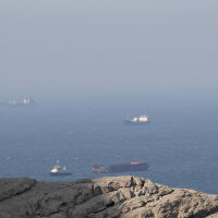 Два кораба под индийски флаг са атакувани, докато са преминавали през Ормузкия проток