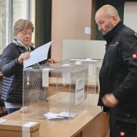 Старт с проблеми в Хасковско: Липсващи комисии и повредени машини в началото на вота