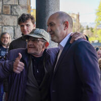 Безапелационната победа: Световен интерес към резултатите и заявка за стабилно управление