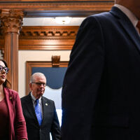 Министърката на труда в правителството на Тръмп подаде оставка