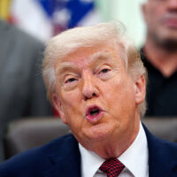 Тръмп: Иран заплашва да екзекутира жени. Техеран отхвърли твърденията