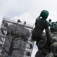 Демонтират скелето на Паметника на Съветската армия в София