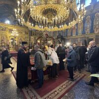 Стотици се поклониха пред мощите на Свети Лазар Български в София (СНИМКИ)