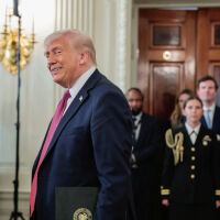 Тръмп: Ще унищожим всяка лодка, поставяща мини в Ормузкия проток