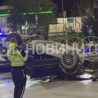Кола се обърна на ключова улица във Велико Търново (СНИМКИ)