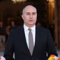 10 години затвор за бивш министър на отбраната заради пране на пари