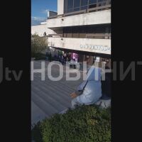 Прокуратурата: Няма данни 14-годишното дете, паднало с парапет от НДК, да е бутнато