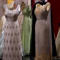 Невиждани досега притежания на кралица Елизабет II излагат в Бъкингамския дворец (СНИМКИ)