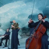 Защо швейцарски музиканти изнесоха концерт в пещера в ледник? 