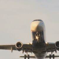 Цената на горивото се пренася в цената на самолетните билети, малките авиокомпании може да фалират