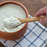 Унищожават над 2 тона кисело мляко и хиляди литри айрян след проверка на БАБХ в Силистренско