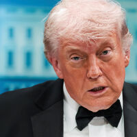 Тръмп с първи коментар след стрелбата: Помислих си, че изстрелите са всъщност паднал поднос 