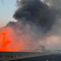 Огромен пожар на "Тракия", магистралата е задимена 