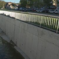 Пожарникари спасиха 12-годишно дете, паднало в корито на река в Шумен