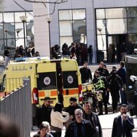 89-годишен с пушка нахлу в две административни сгради в Атина и простреля петима души (ВИДЕО)