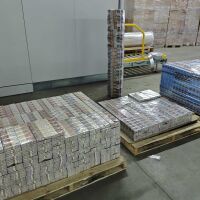 180 000 кутии цигари, скрити в матраци, откриха на пристанището в Бургас