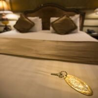 Мениджър на хотел отказа да настани жена, пътуваща сама. Сега го очаква 1 година затвор