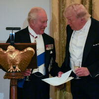 Чарлз III и Доналд Тръмп си размениха комплименти и шеги в Овалния кабинет 