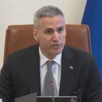 Андрей Гюров за „Магазин за хората“: Схема за празни рафтове и пълни джобове